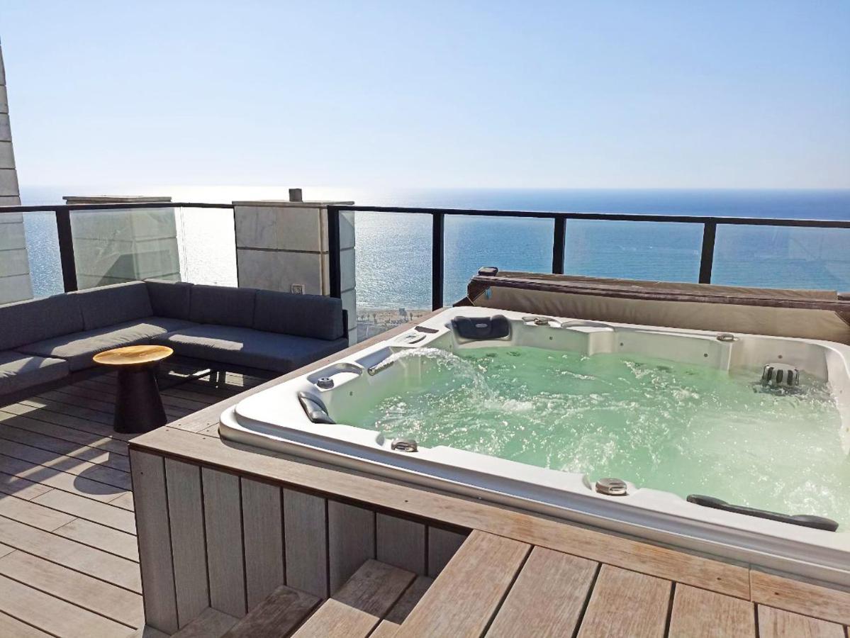 Апартаменты Yalarent Sea-Breeze Penthouse With Jacuzzi Бат-Ям Экстерьер фото