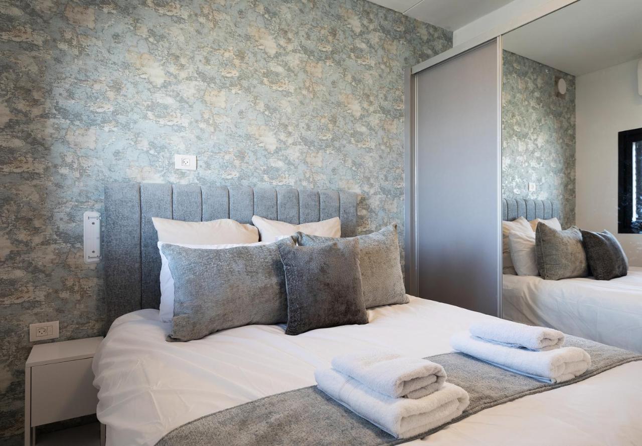 Апартаменты Yalarent Sea-Breeze Penthouse With Jacuzzi Бат-Ям Экстерьер фото