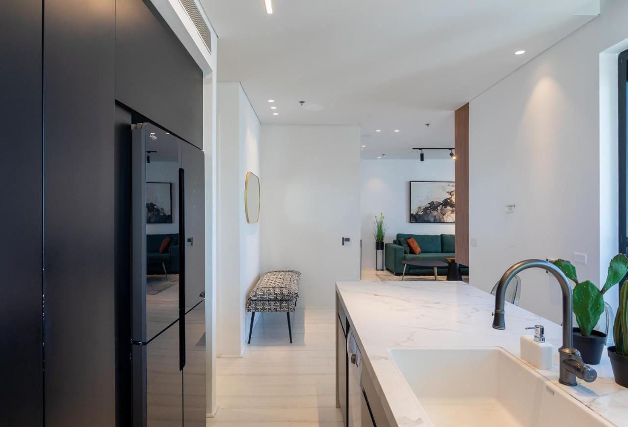 Апартаменты Yalarent Sea-Breeze Penthouse With Jacuzzi Бат-Ям Экстерьер фото