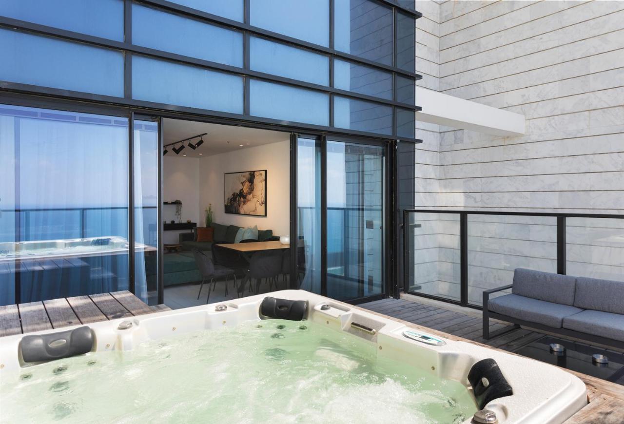Апартаменты Yalarent Sea-Breeze Penthouse With Jacuzzi Бат-Ям Экстерьер фото