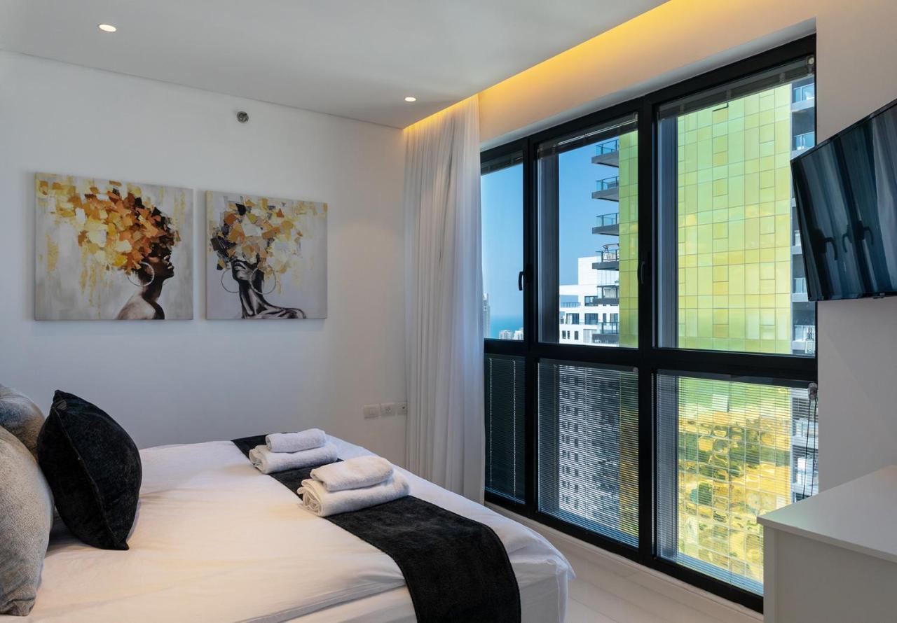 Апартаменты Yalarent Sea-Breeze Penthouse With Jacuzzi Бат-Ям Экстерьер фото