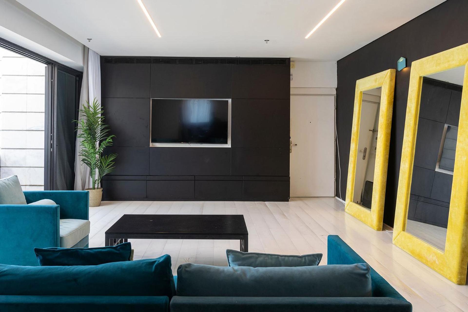 Апартаменты Yalarent Sea-Breeze Penthouse With Jacuzzi Бат-Ям Экстерьер фото