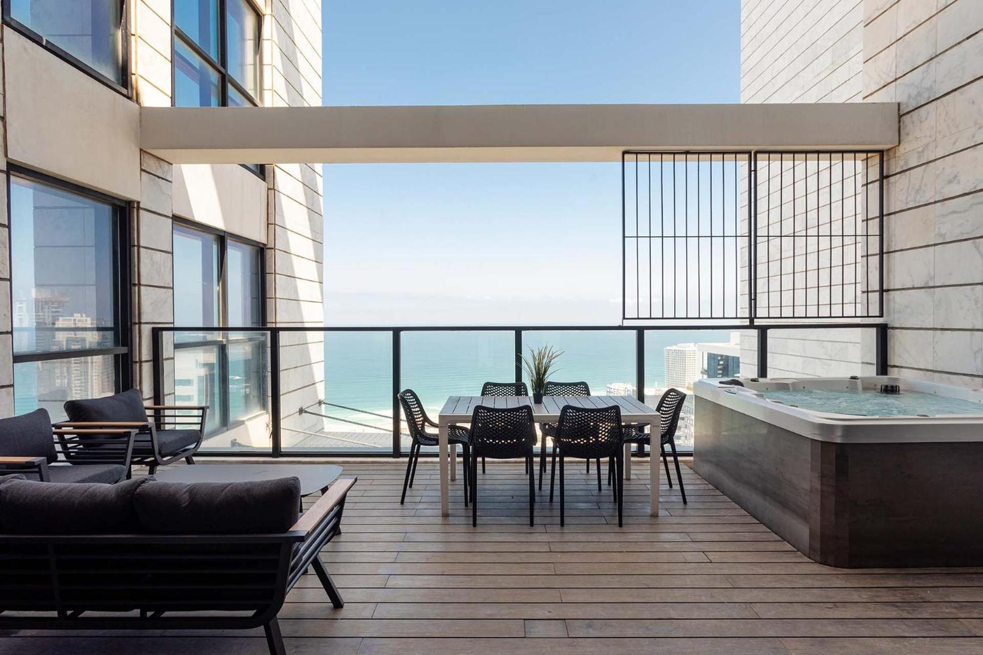 Апартаменты Yalarent Sea-Breeze Penthouse With Jacuzzi Бат-Ям Экстерьер фото